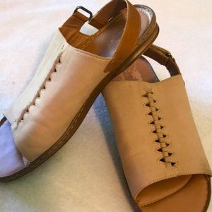 Clarks light beige sandal